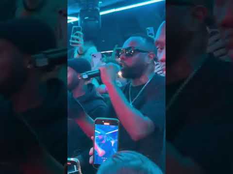 Gims montre ses yeux en showcase👀 #rapdz #concert #rap #lavoixdupeupletv