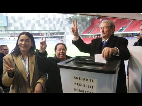 Me dy gishtat lart, Berisha voton për shkarkimin e Lulzim Bashës si kryetar i PD-së