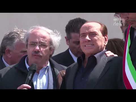 Top News - Ndryshoi politikën dhe Italinë... Berlusconi, mbreti i ‘Bunga-Bungas’ dhe i rikthimeve