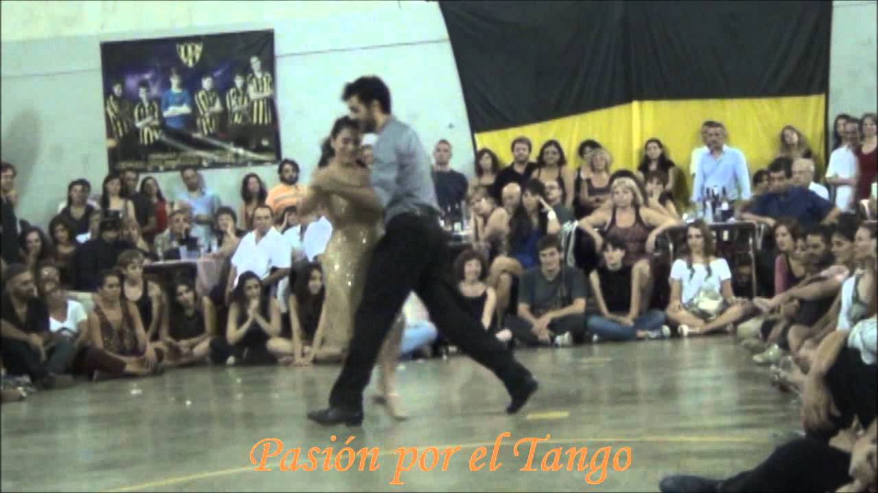 DANA FRIGOLI  y ADRÍAN FERREYRA Bailando el Vals TEMO en la MILONGA DEL MORAN