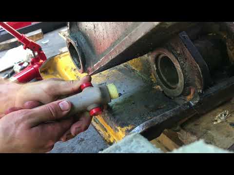 John Deere 333D - Bushing Removal