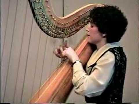 Angelica Vianna plays "Le Foillets"