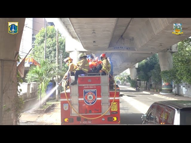 Penyemprotan Desinfektan di Jalan Pangeran Antasari Jakarta Selatan