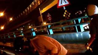 [閒聊] 橋上機車道亂鑽亂超車 算蓄意謀殺嗎?