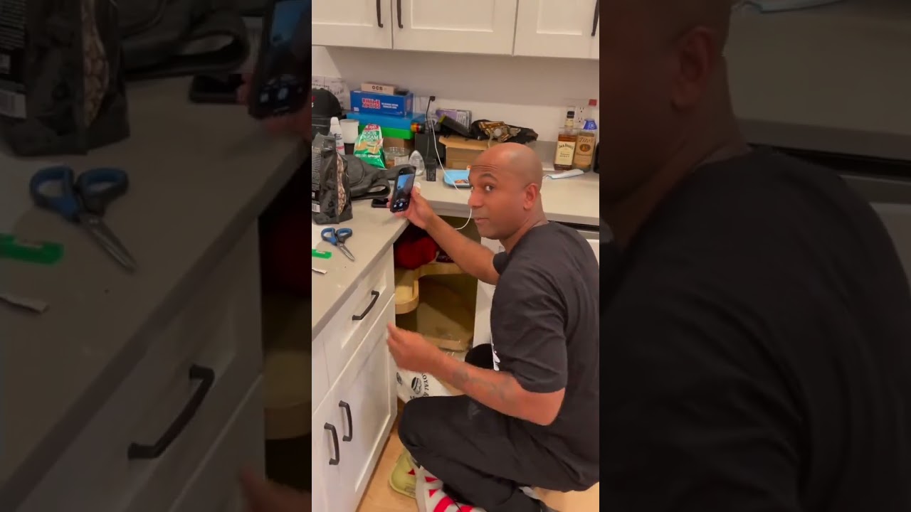 Gillie slapped Wallo’s bald head 😭