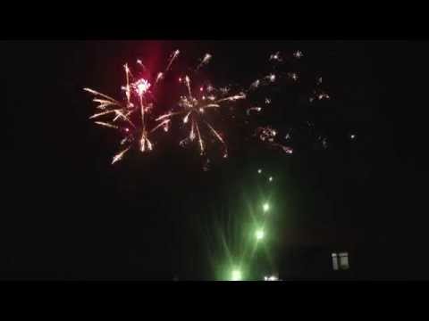 SCFS1209/100 -  100s Green Tails to Chrys Willows w Red Strobe 'Z' shape