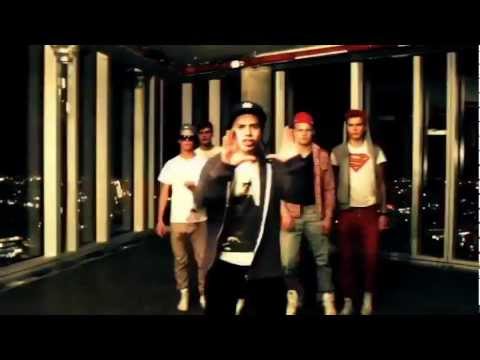 Pay Hoe - Mættir á mitt gólfið