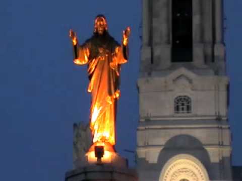 Glockenspiel der alten Basilika von Fátima