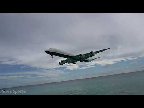 RARE Douglas DC-8 in Princess Juliana International Airport