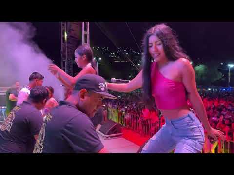 La mesita, Haciendo feo · Bertín y Su Condesa en Zihuatanejo