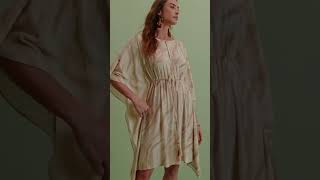 Vídeo Vestido Curto Estampado Lez a Lez Mangas Fluídas