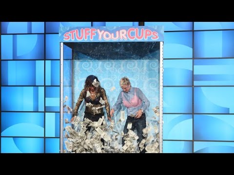 エレンの好きなゲームハル・ベリーと一緒にカップを詰める (Ellen's Favorite Games: Stuff Your Cups with Halle Berry)