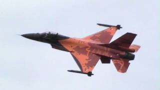 preview picture of video 'RNAF F-16AM at Abingdon Air and Country Show 2010'