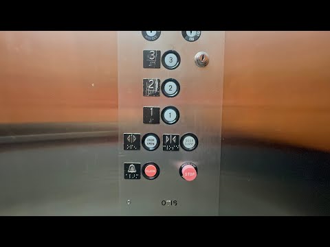 GAL Otis Hydraulic Elevator at Interstate Square 1 in Willoughby, OH