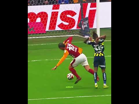Penalty? Osimhen didn’t need it. 😬🔥#soccer #football #galatasaray #fenerbahçe #osimhen