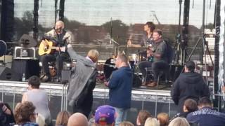 Henning stærk smalltown saturdaynight