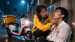 Una repartidora salvó a un herido en la calle y descubrió que era el CEO más rico de Pekín!