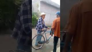 La pelea mas epica de viejitos