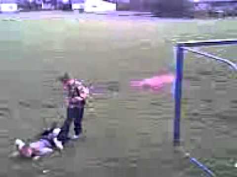 śmieszne uderzenie w słupek