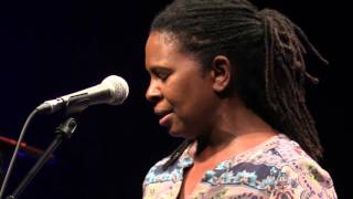 RUTHIE FOSTER - GRINNIN&#39; IN YOUR FACE (Son House) @ CC DE KOLLEBLOEM, PUURS - 18/03/16