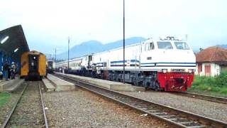 preview picture of video 'Train Railway : Mutiara Selatan Passing Cicalengka'