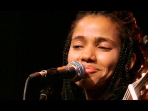 Nneka LIVE "Shining Star" - My Fairy Tales - Tour 2015 @Jam'in'Berlin