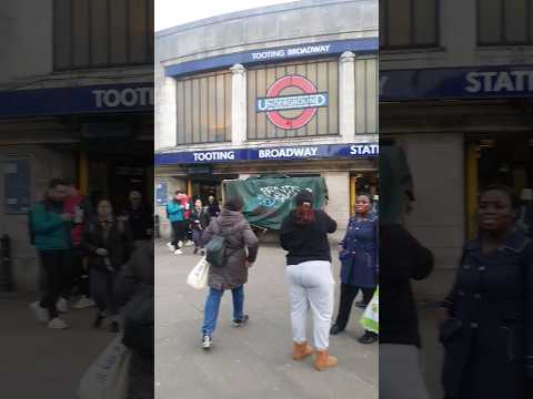Tooting Broadway Tube Station 🇬🇧 #london #shorts #tube #city