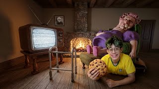 PEGUEI OS COOKIES DA VOVÓ ENQUANTO ELA EATAVA DORMINDO - Roblox 