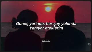 Büyük Ev Ablukada || Güneş Yerinde - Sözleri (Lyrics)