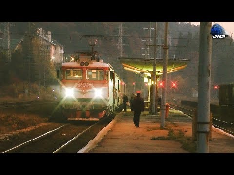 Delfinul 477-690-8&IR1529 București Nord-Brașov pe Apus/on Sunset in Gara Predeal Station 24Oct2019