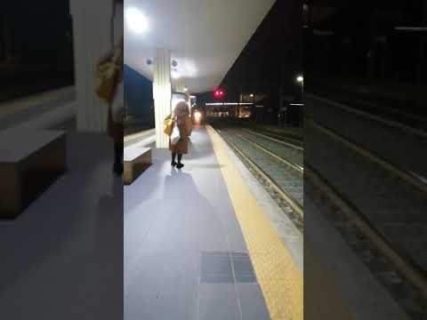 Come andare a prendere una persona in stazione.