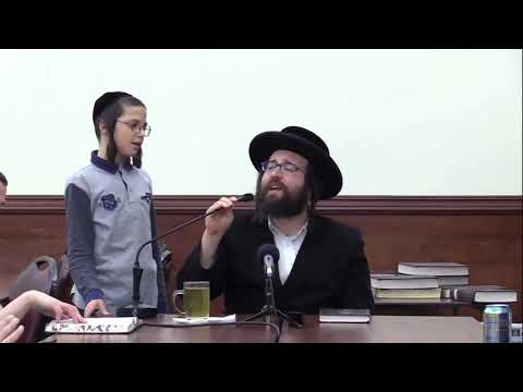 והראינו בבנינו רכניץ - מורינו ראש הישיבה רבי יואל ראטה שליט"א שר עם התלמידים.