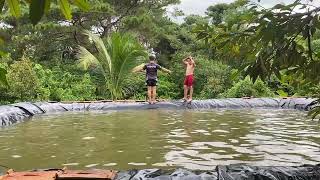 Hồi ký Ngày cuối ở quê 2: Tắm mưa trong ao, làm thịt gà.