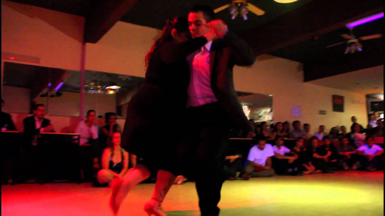 AYELEN QUIROGA Y JULIAN VILARDO (MILONGA 10) 02