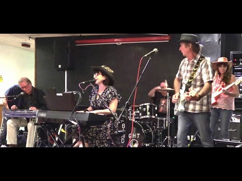 Hellenbach Country Band @ Mandos OM @ The Leigh Constitutional Club  10 7 25