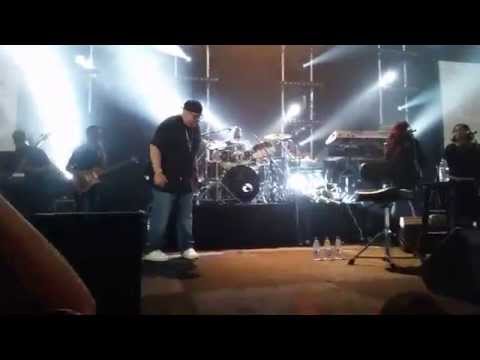 Fred Hammond & Band live (HD) @ Holland: Medley featuring a Calvin Rodgers solo!
