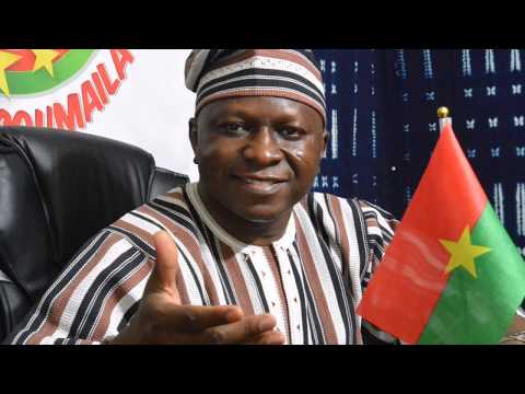 BURKINA FASO: Retro de la musique Burkinabe - jour de fete de Oger Kabore