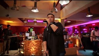 Mike Mohede - Sahabat Jadi Cinta (Zigaz Cover) (Live at Music Everywhere) **