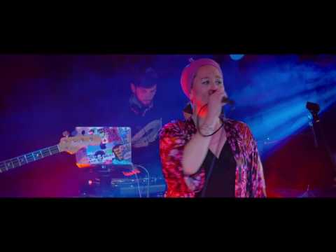 LIZ AKU live @ N9  -  SEASONS CHANGE