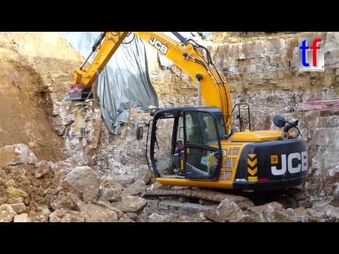 JCB JS130LC w. Hammer, Erdmannhausen, Germany,  22.02.2016.