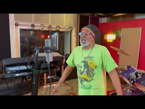 Starkey Banton  -  Africa Awaits (Vizualizer)