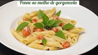 Macarro tipo penne ao molho de gorgonzola