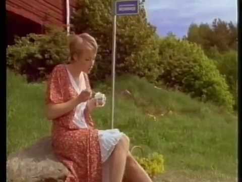 Bussipysäkillä | Valio viili arkistomainos