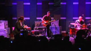 Ray LaMontagne Performs "Beg, Steal or Borrow"