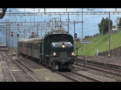 Bahnverkehr am ehemaligen Bahnhof Amsteg - Silenen.