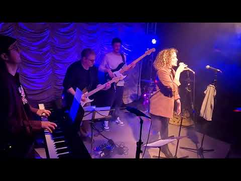 Lara Lazagna & Pitch Wise - History Repeating