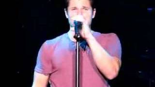 Nick Lachey &quot;Shades of Blue&quot; 10-29-06