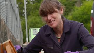 Download lagu Money for Nothing S13E10, Money for Nothing full episodes mp3