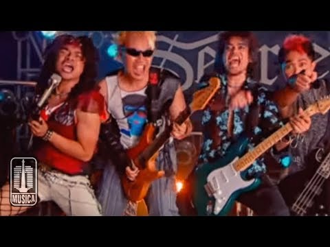 Seurieus - Ada Yang Salah Dengan Cinta (Official Music Video)