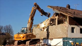 preview picture of video 'Heavy Excavator - Liebherr 926 - Abriss alter Bauernhof in Bayern - Teil 2 -'